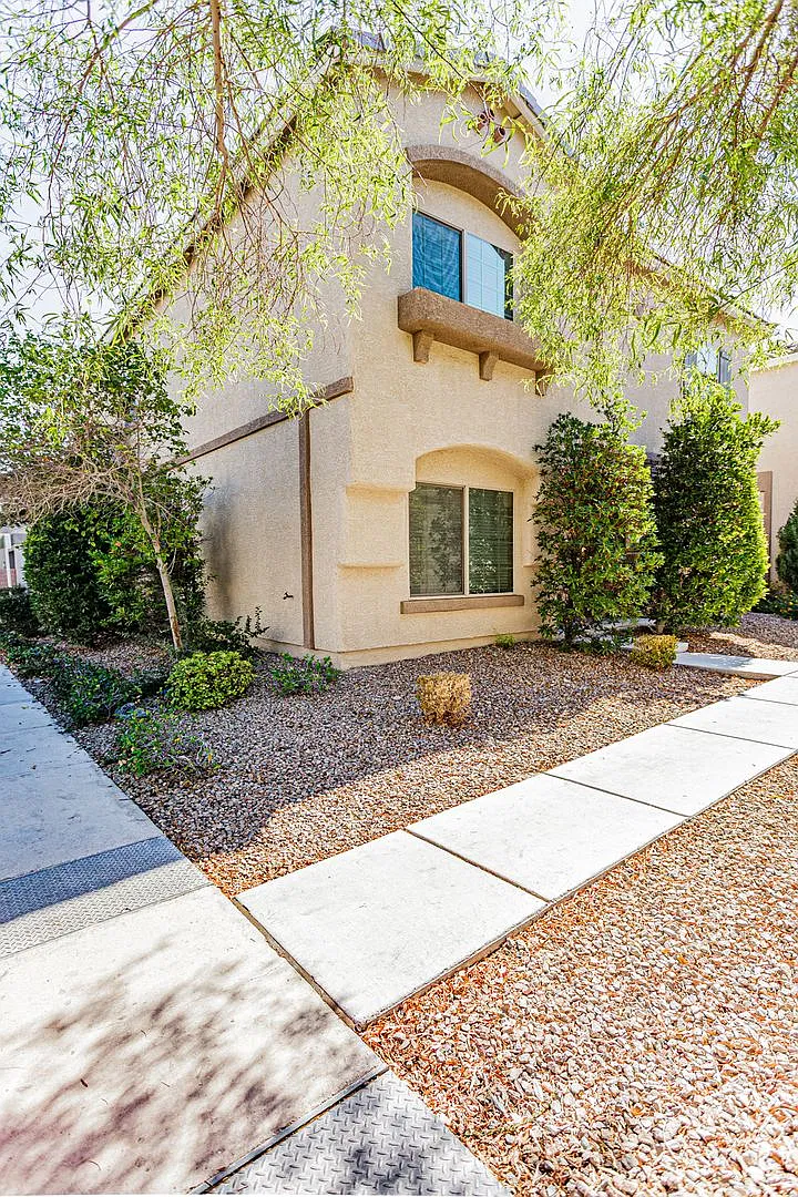 3 Bedroom in Gated Community — Photo 2