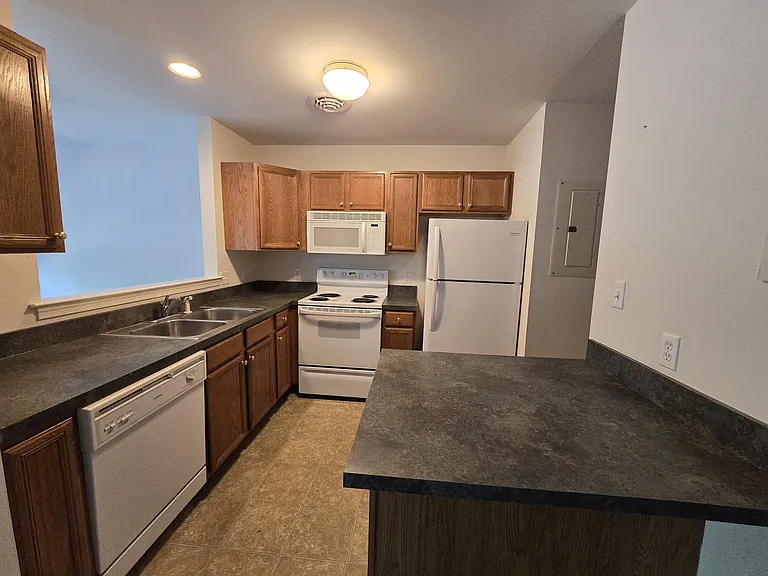 113 Courtyard Dr — Photo 7