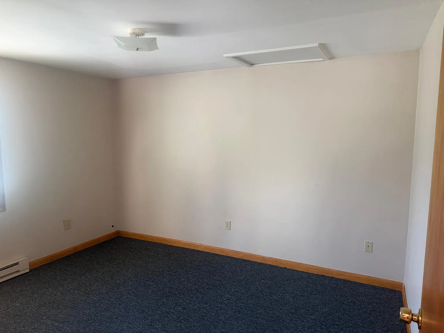 Bright & Spacious 1BR Duplex with Off-Street Parking & Laundry Hookups — Photo 4