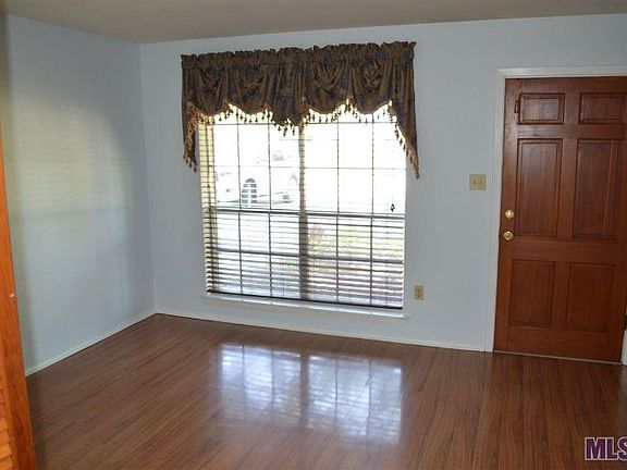 3rd image of 1521 S Augusta Ave