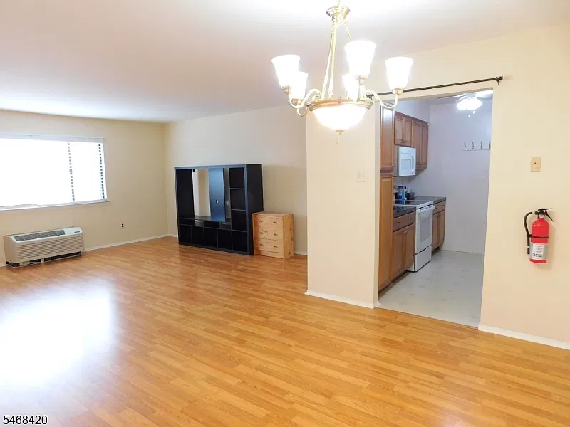 2 bed, 1.0 bath, 1132 sqft, $2,100 — Photo 2