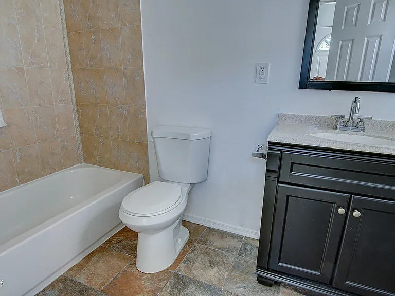 19 Bayview Ave #B — Photo 16