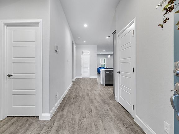 5th image of 1501 Razorbill Rd