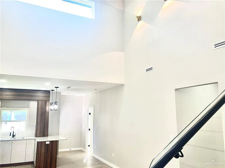 2218 Corales St — Photo 9