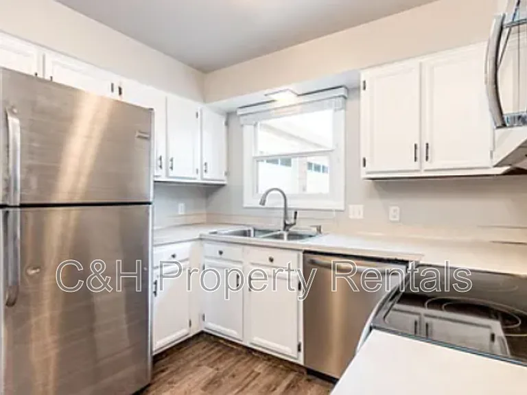 2119 8th Ave N #3 — Photo 3