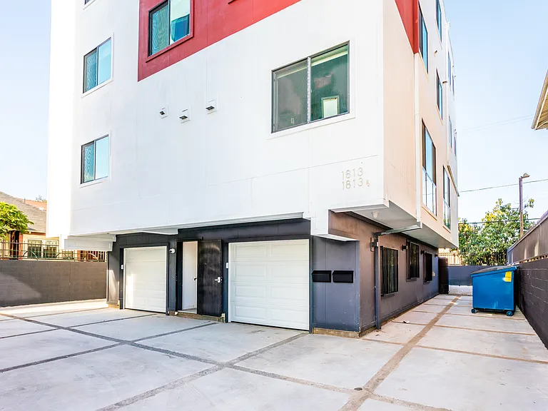 1815 W Adams Blvd — Photo 15