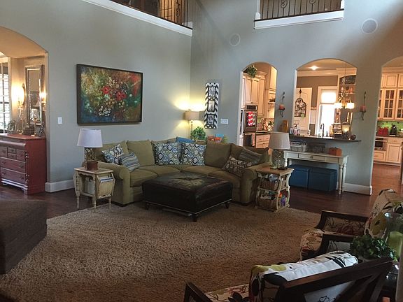 F Rm looking toward kitchen