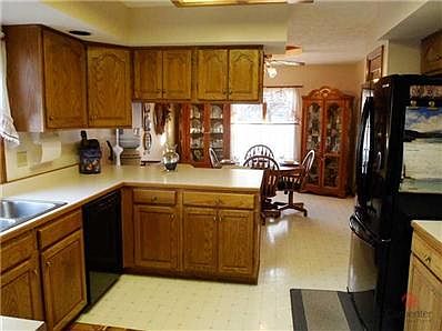 4th image of 550 Karen Dr
