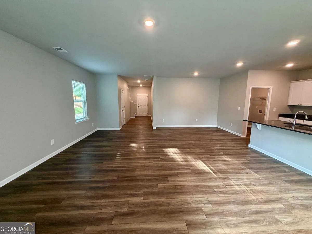 5 bed, 2.5 bath, $2,445 — Photo 4