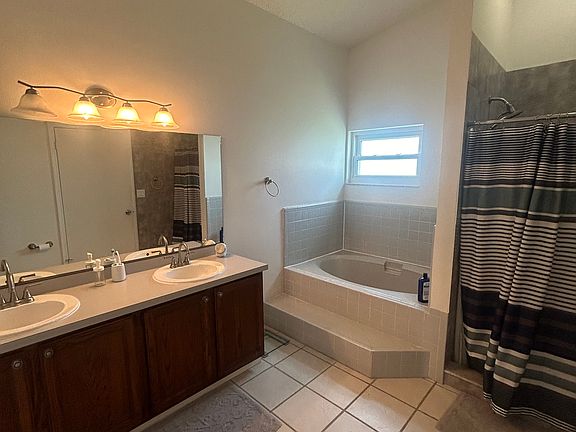 4th image of 1404 Westminster Way