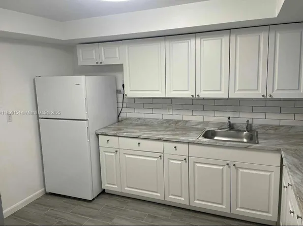 1351 NE Miami Gardens Dr APT 1421E, Miami, FL 33179