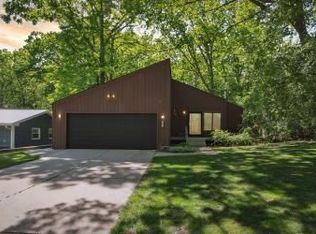 2425 Allerton Rd, Auburn Hills, MI 48326