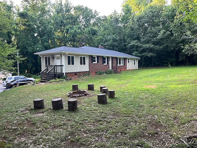 311 Crestwood Dr — Photo 2