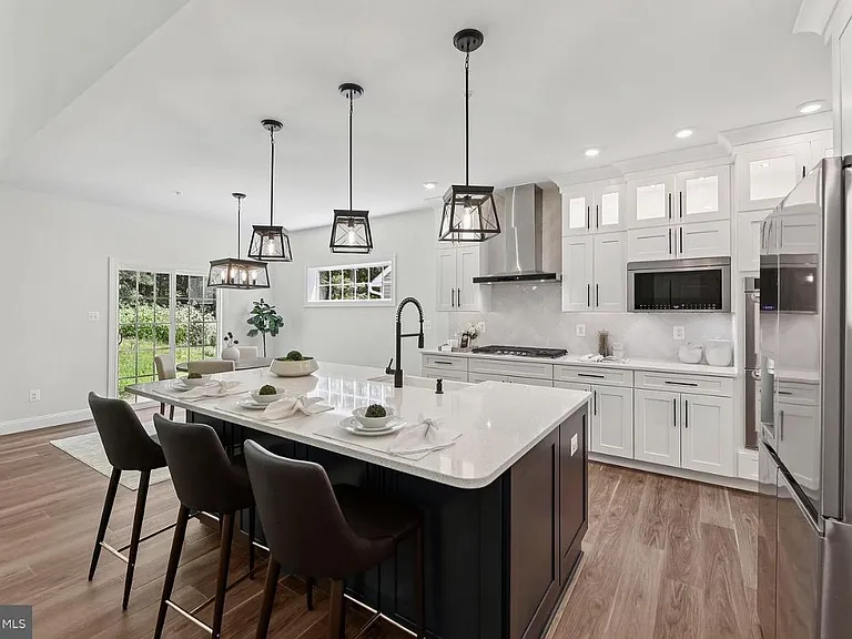 1823 Colt Ln — Photo 14