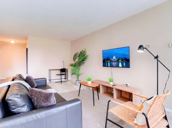 1201 S Bell St, Arlington, VA