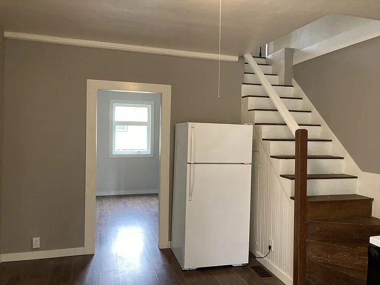 408 S 1st St — Photo 9