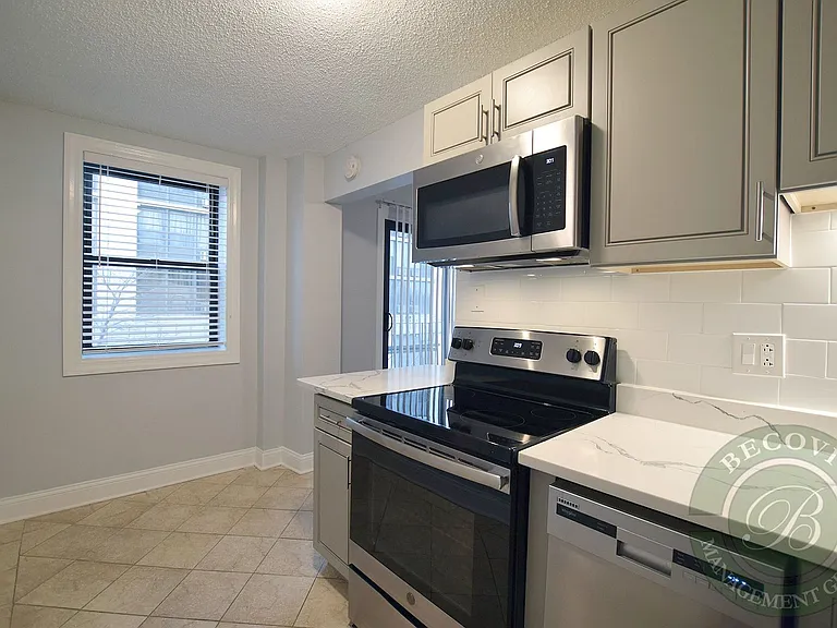 The Legacy HB at Clarendon Park — Photo 35