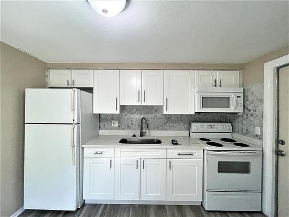4th image of 15639 Westminister Ave