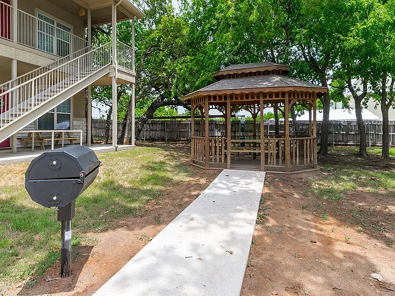 Residences at Holly Oaks — Photo 19
