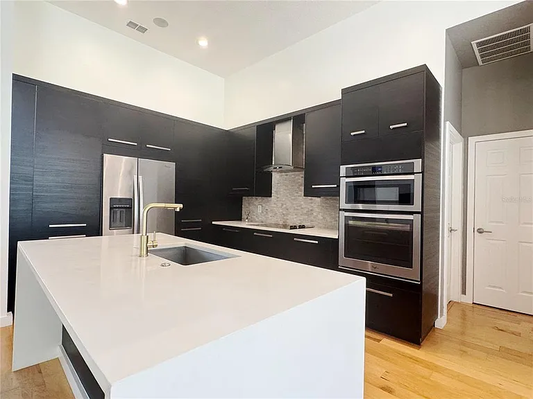 824 Palm Cove Dr — Photo 14