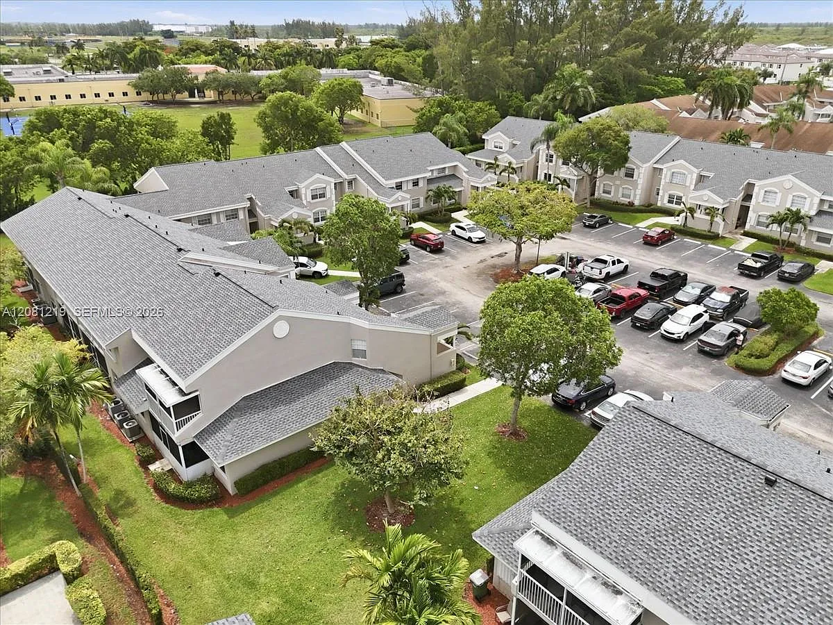 Keys Gate Condo No Six — Photo 4
