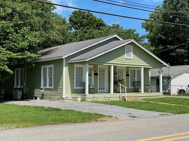 2nd image of 869 Water St