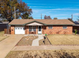 23 E Ridgecrest Dr, Chickasha, OK 73018