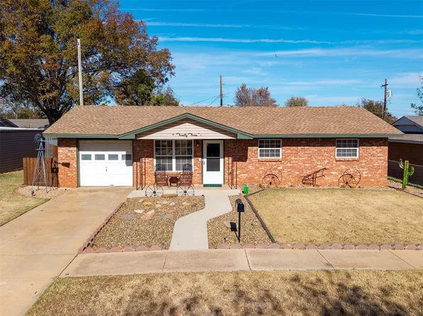 23 Ridgecrest Dr, Chickasha, OK 73018
