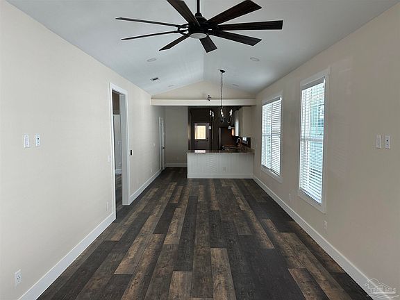 4th image of 610 W Wright St