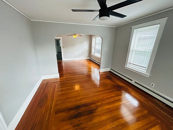 4th image of 39-41 Pinehurst Ave #2