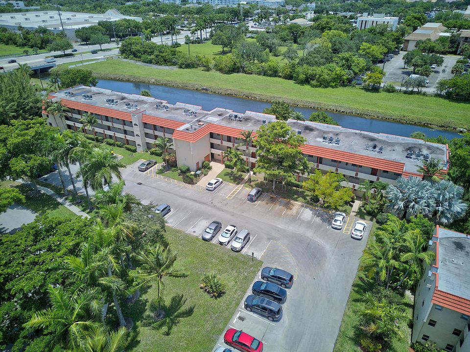 1st image of 8101 N Sunrise Lakes Drive N #112