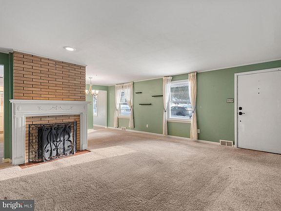 3rd image of 405 Revere Rd