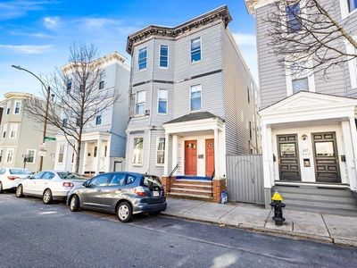 621 E 8th St, South Boston, MA, 02127