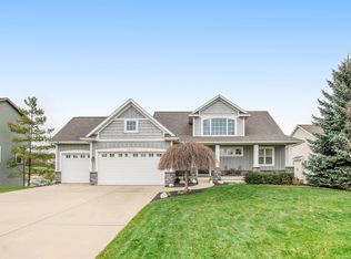 3097 Twin Lakes Dr, Jenison, MI 49428