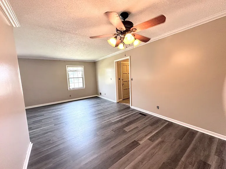 2105 Hobson Ct — Photo 15