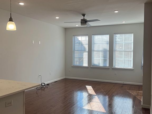 3rd image of 93 Evergreen St Floor 1