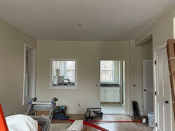 4th image of 27 Johnston St