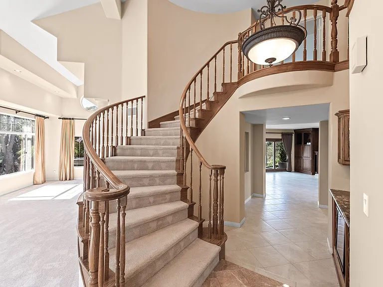 2663 Yellowwood Dr — Photo 5