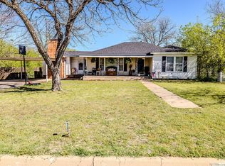 1317 1st St, Graham, TX 76450