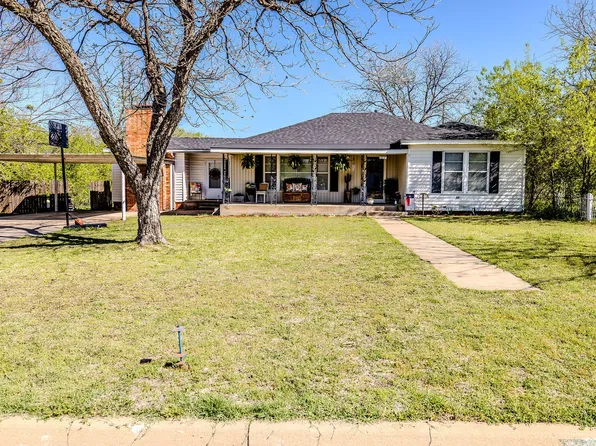1317 1st St, Graham, TX 76450