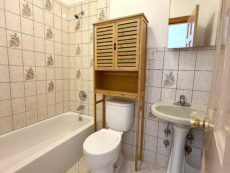 134 Dupont St #Y — Photo 2