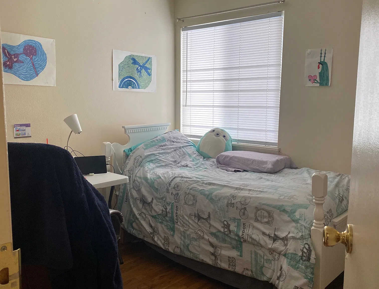 3 bed, 900 sqft, $3,555 — Photo 3