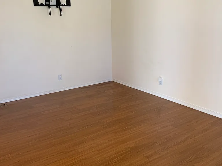 883 N Bainbridge St — Photo 15