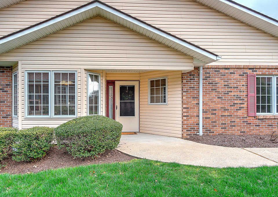 1st image of 1102 Estate Dr #1102
