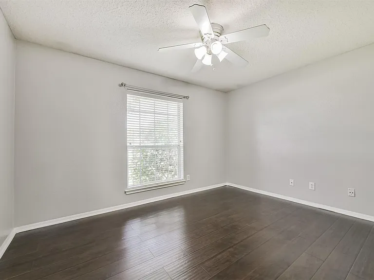 2401 Woody Rd — Photo 23