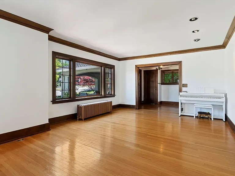 1442 E Federal Way — Photo 6