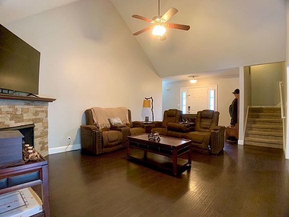3rd image of 4069 Challis Dr