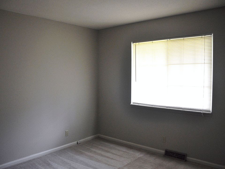 1st image of 919 W 101st Ter