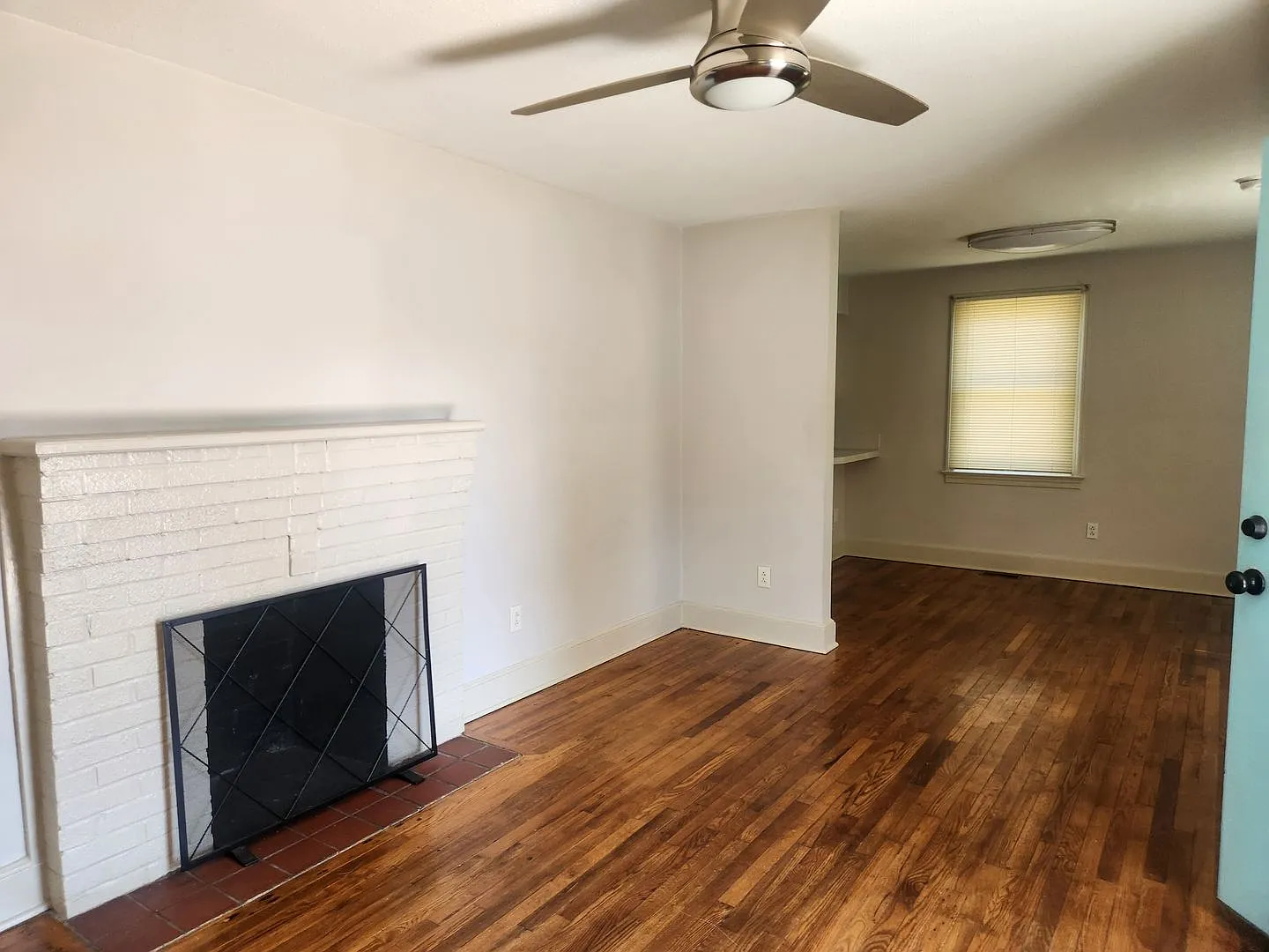 Lovely 2 Bedroom Bath — Photo 2