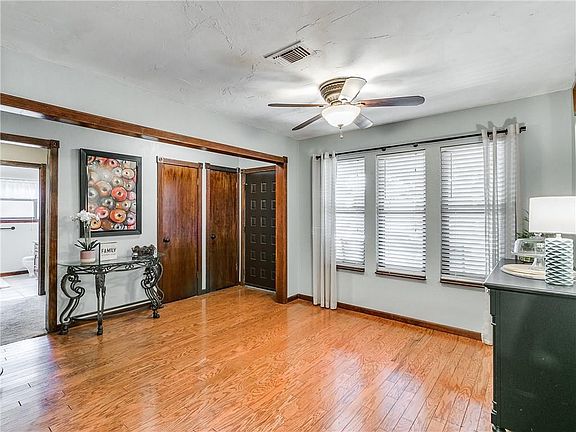 5th image of 1108 S English Dr